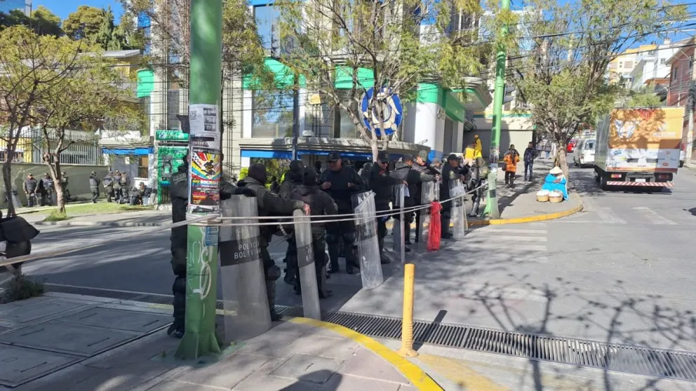La Policía redobló en los últimos días la seguridad de las instalaciones del TSE. Foto: Visión 360