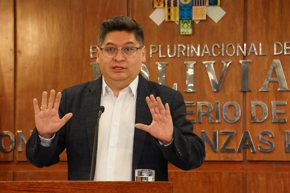 El ministro de Economía, Marcelo Montenegro, en la rueda de prensa de este jueves. Foto: APG