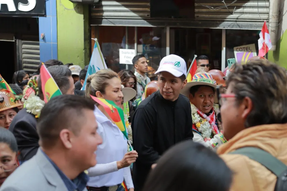 Mariana Prado con Andrónico Rodríguez el 19 de mayo, cuando presentaron su binomio. Foto: APG