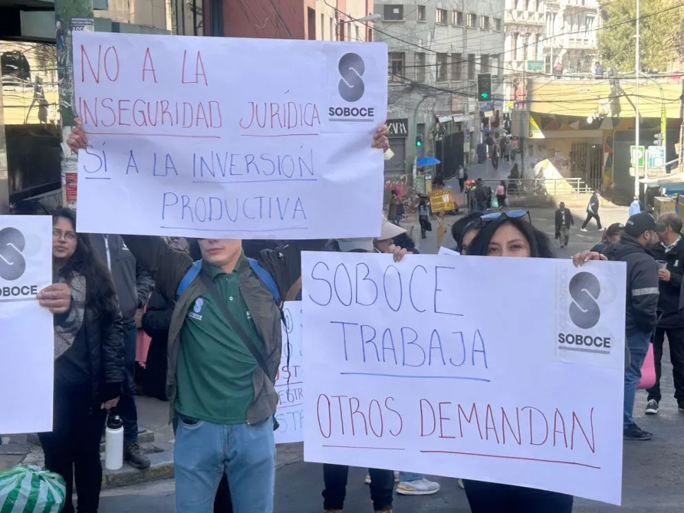 Trabajadores de Soboce se manifestaron este viernes, mientras esperaban el fallo del Tribunal. Foto: Soboce