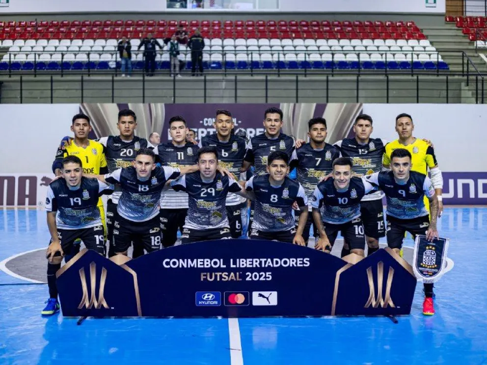El plantel de Fantasmas que jugó en la Libertadores. Foto: Conmebol.