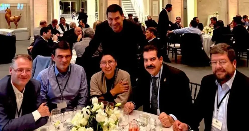 La foto de Claure con cinco candidatos a la presidencia. Foto: RRSS