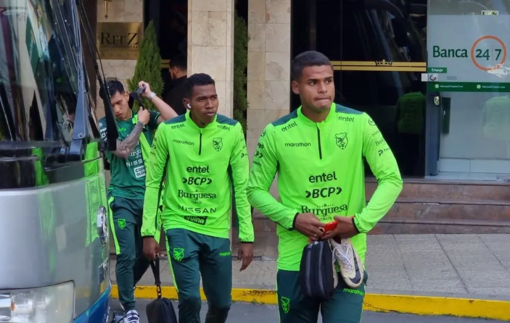 Monteiro (der.) previo a un entrenamiento anterior. Foto: Archivo Sports 360.