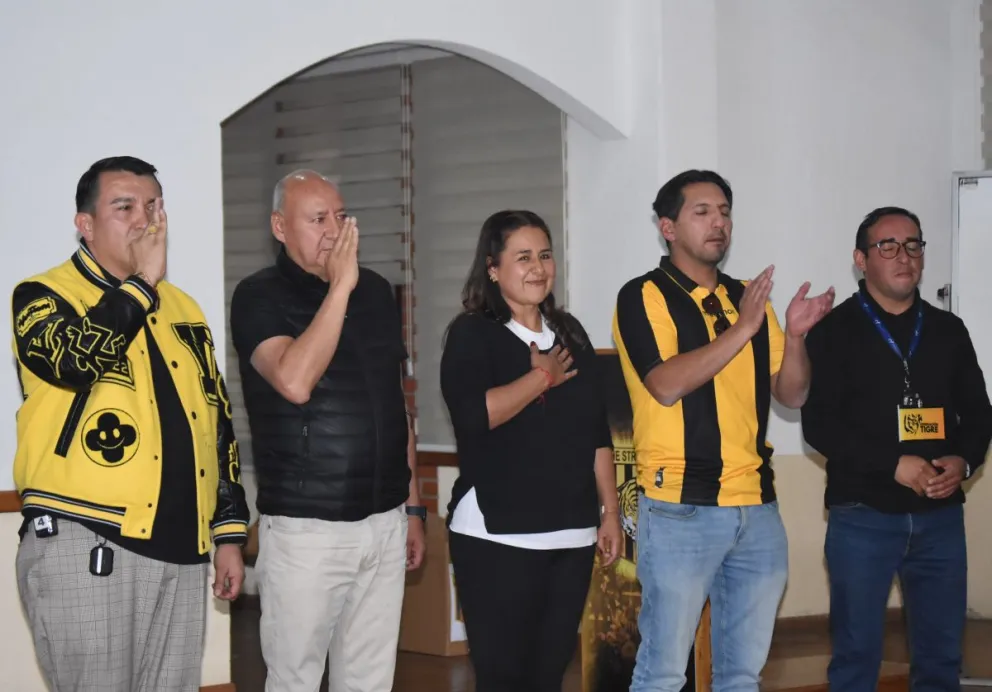 Daniel Terrazas (izq.), junto a los miembros de su directorio en el momento de la posesión. Foto: Agencia Marka Registrada