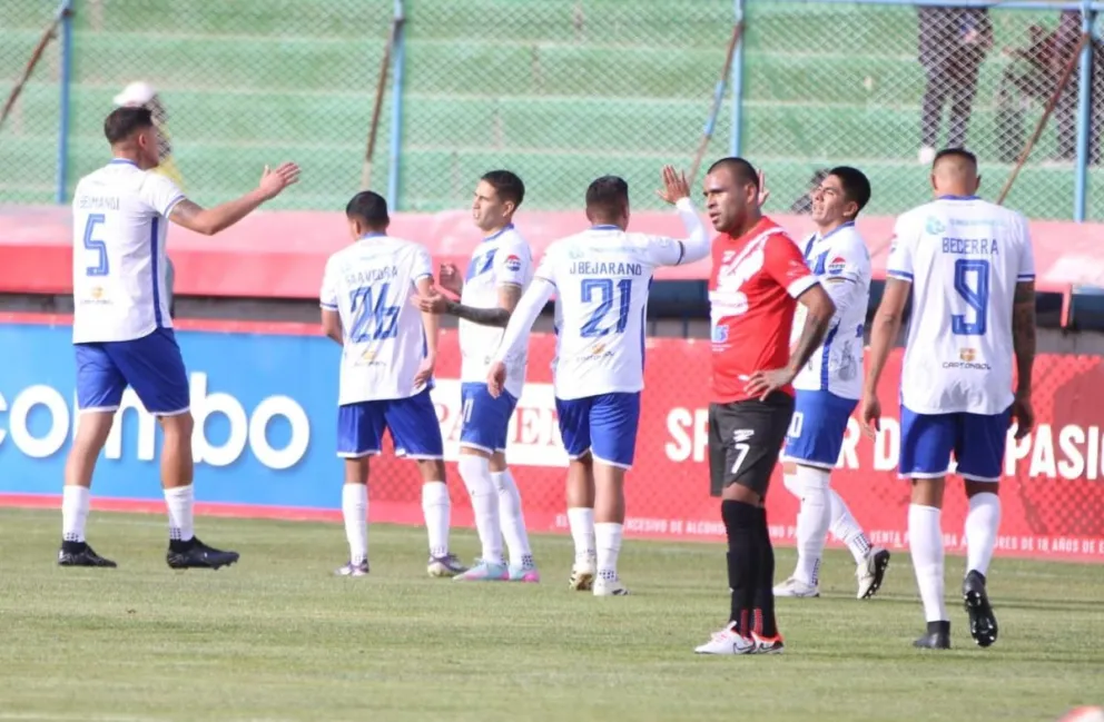 Jugadores de GV San José festejan el gol de la victoria convertido por Joel López (tercero desde la izquierda). Foto: APG