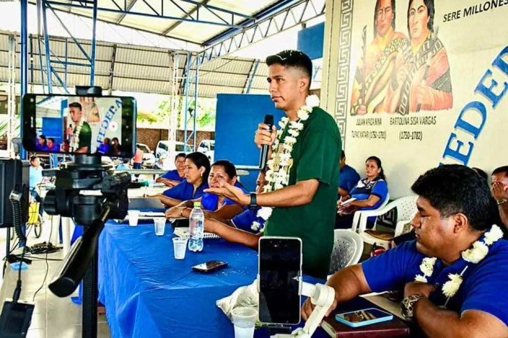 Andrónico Rodríguez en una reunión con la Federación de Mamoré de Bulo Bulo. Foto: Red X de Andrónico Rodríguez