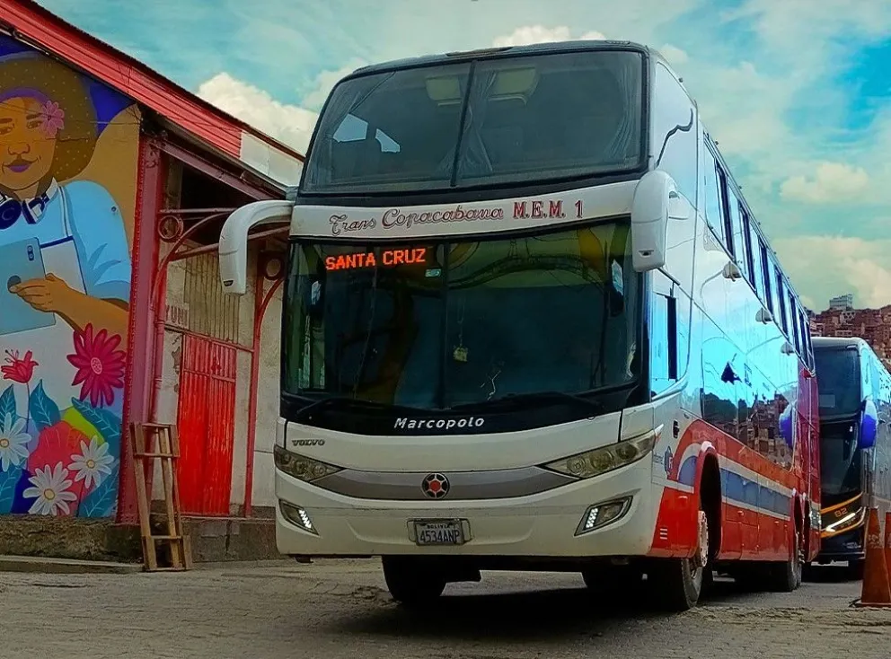 Una flota sale rumbo a Santa Cruz. Foto: RRSS de la Terminal de Buses de La Paz 