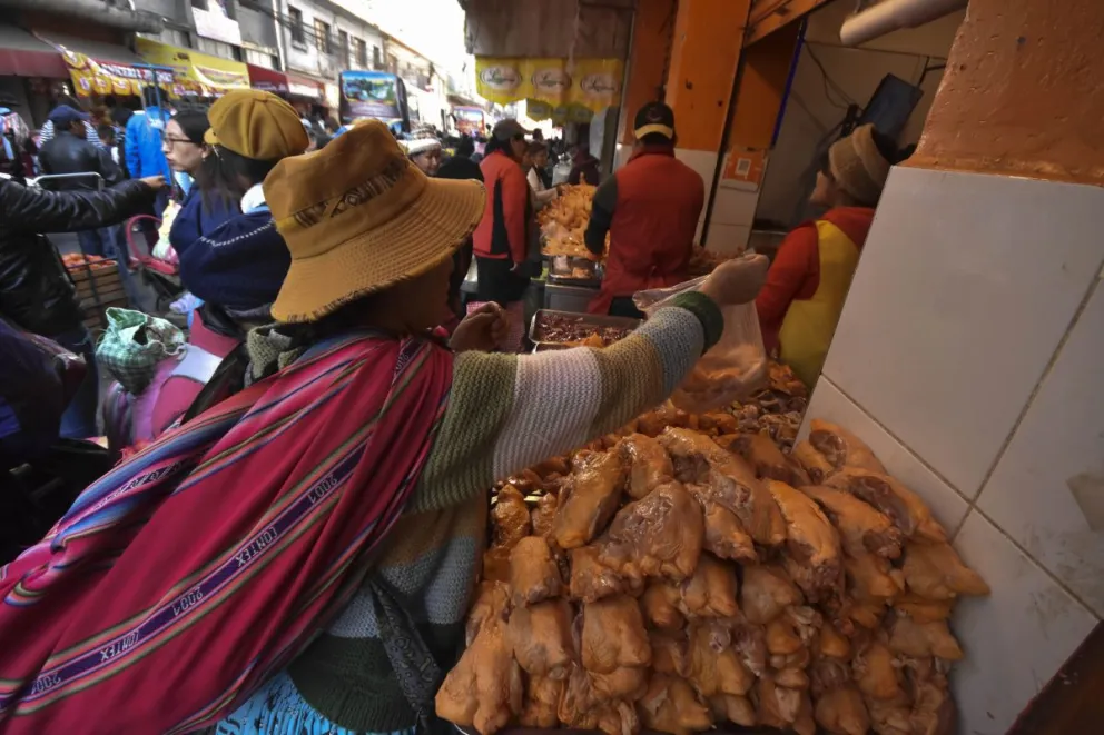 Comercio en un mercado de la ciudad de La Paz. Foto archivo