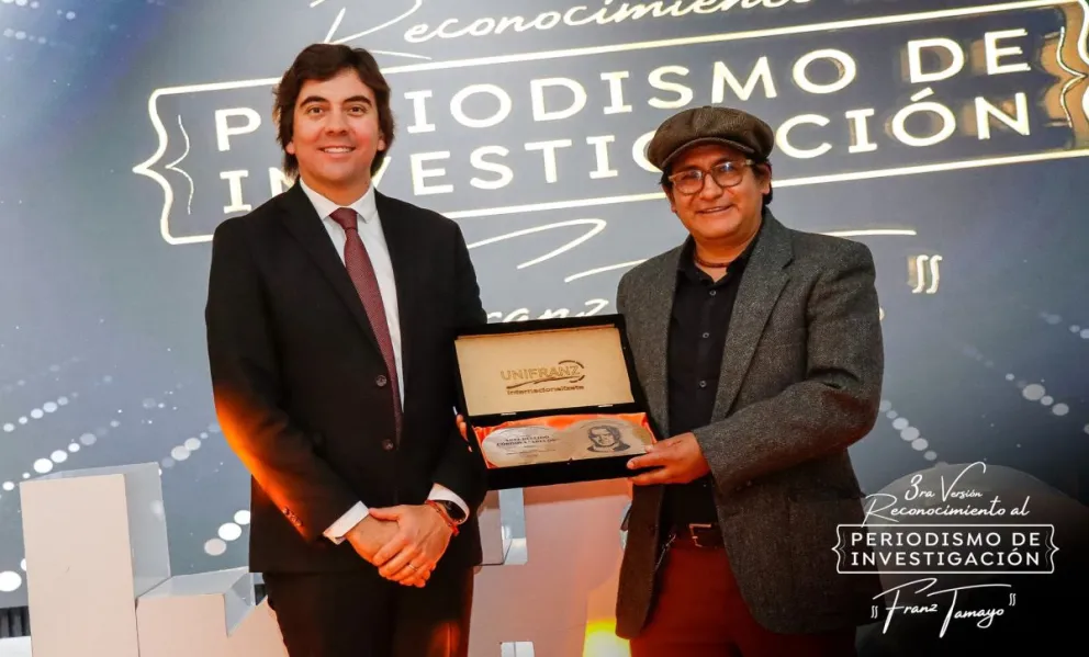 Abecor recibe el reconocimiento. FOTO: Unifranz