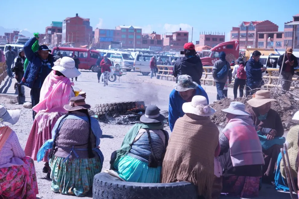 Bloqueo de sectores "evistas" en Laja. Foto: APG