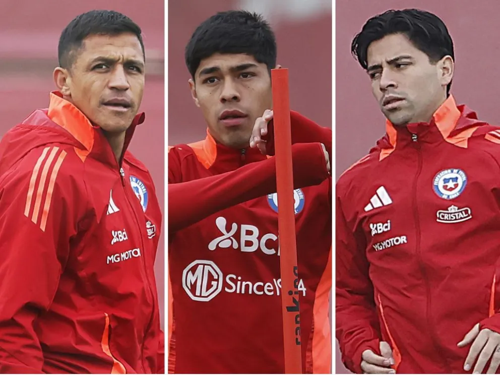 Alexis Sánchez (izq.), Darío Osorio (centro) y Víctor Dávila son tres de los delanteros que han fallado en la Roja. Foto: EFE