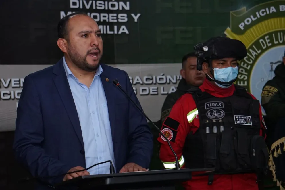 Roberto Ríos, ministro de Gobierno, brinda conferencia de prensa. Foto: APG