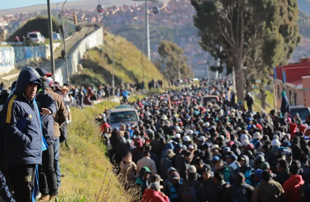 La masiva protesta de los choferes sindicalizados, este miércoles. Fotos: APG