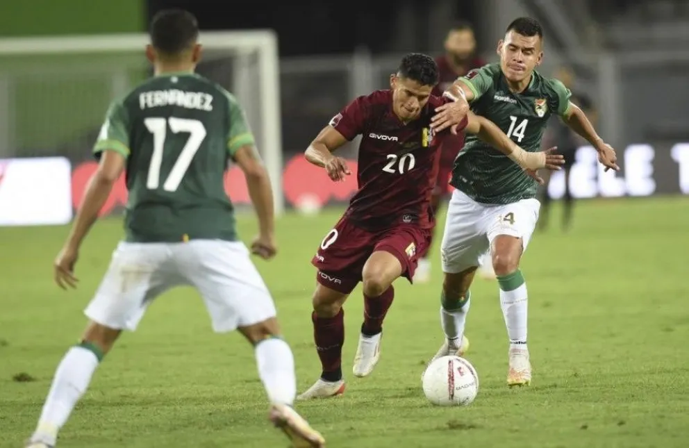 Roberto Fernández (izq.) y Moisés Villarroel (14) estuvieron en el partido de 2022 en Barinas. Foto: Redes sociales.