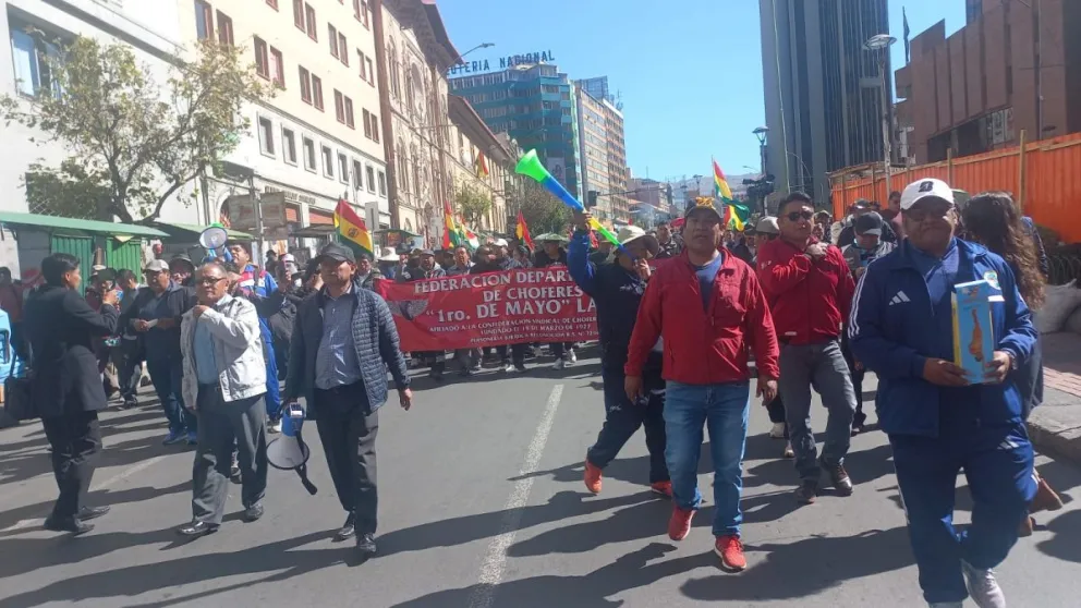 Los transportistas en el centro de La Paz este miércoles. Foto: CTV