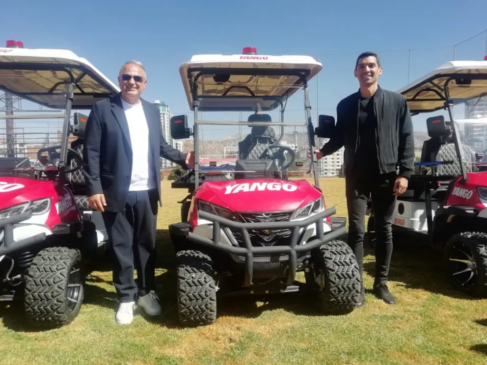 Fernando Costa Sarmiento junto a Julio Moreno de la empresa Yango. Foto: CTV
