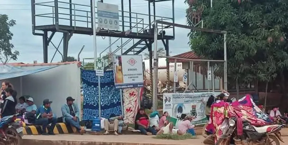 Pobladores de Cobija en la toma pacífica de la Zona Comercial de YPFB. Foto: YPFB