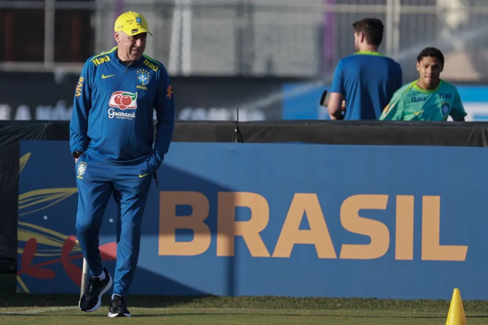 El entrenador de la selección brasileña, Carlo Ancelotti, durante un entrenamiento en el club Corinthians. Foto: EFE