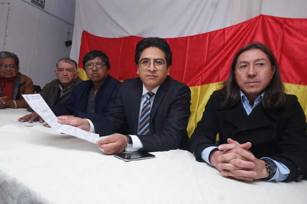 Los representantes del PDC ofrecieron hoy una conferencia de prensa. Foto: APG