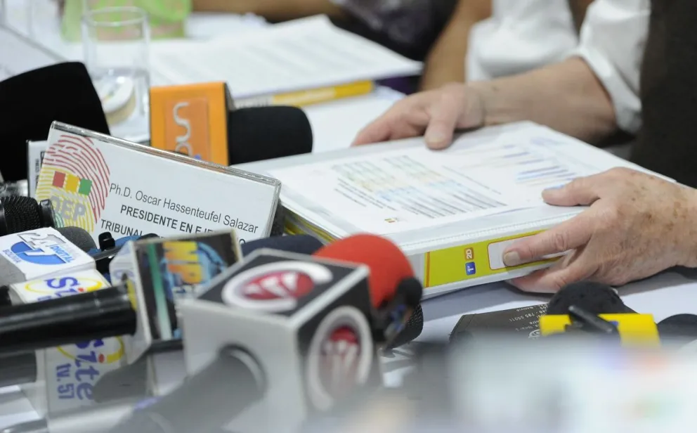 Las listas de postulantes que difundió este viernes el TSE. Foto: APG 
