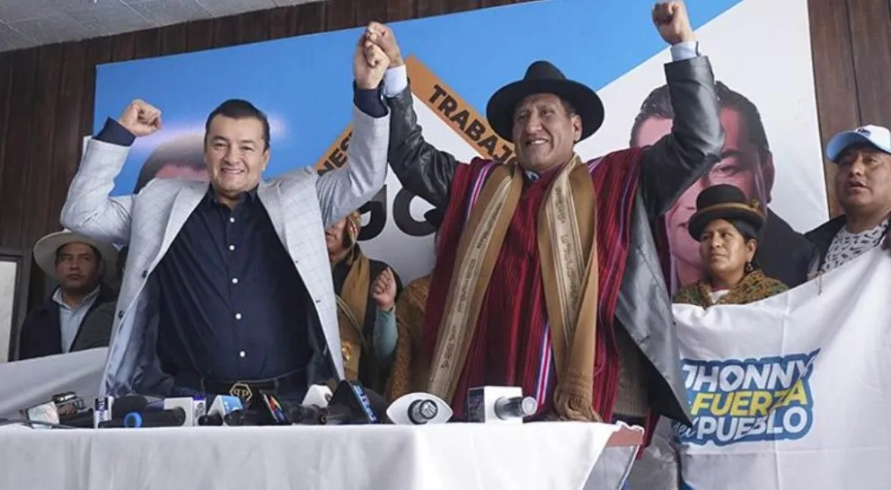 Jhonny Fernández y Felipe Quispe en una proclamación. Foto: APG