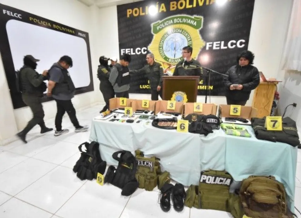 La viceministra de Seguridad Ciudadana Alcira Carola Arraya, presentó a los detenidos  en Parotani. Foto: APG