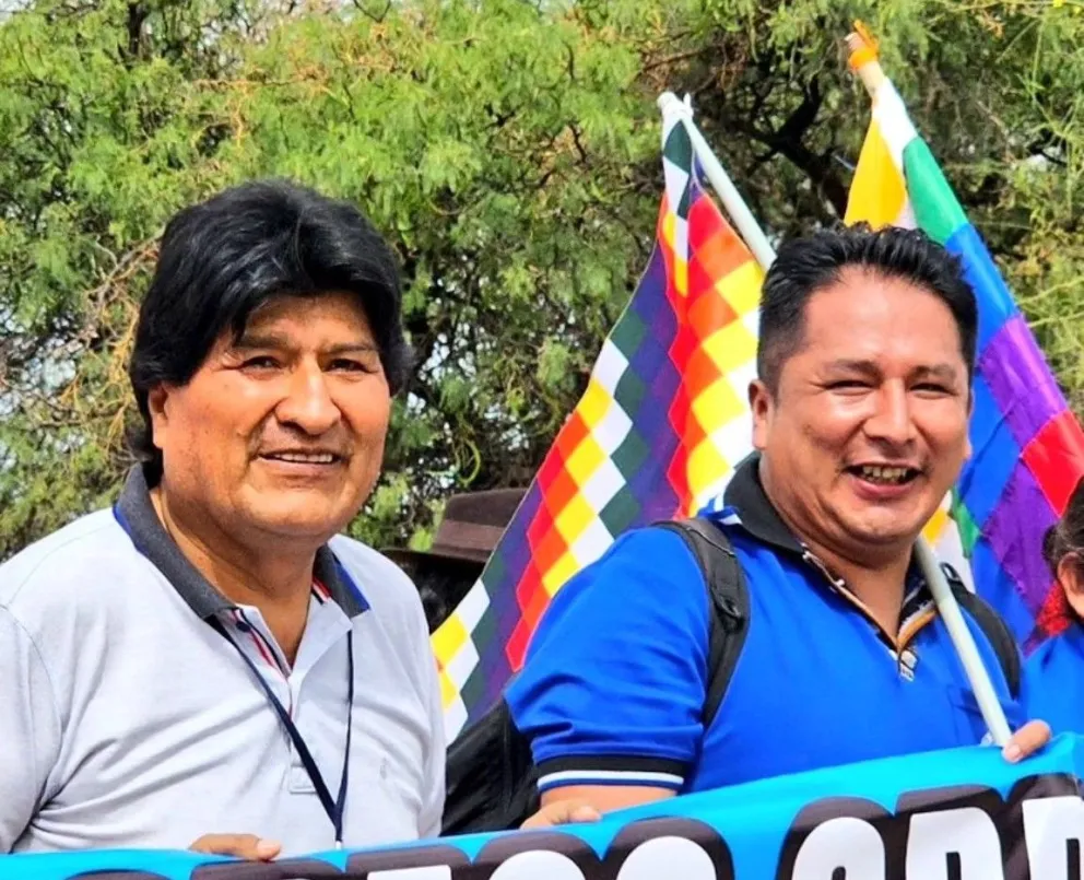 El expresidente del MAS, Evo Morales y el dirigente Enrique Morales, durante una marcha. Foto: Evo Morales.