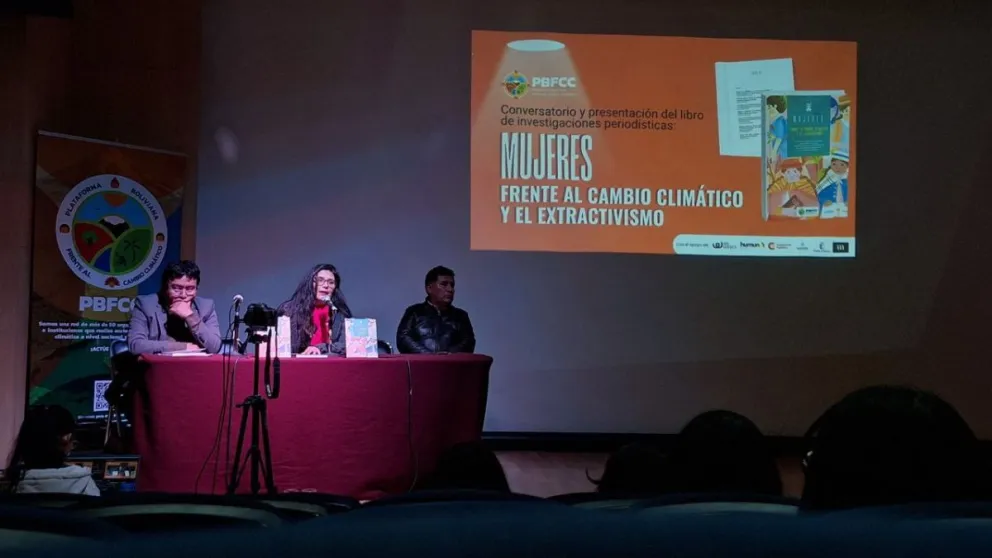 La presentación del libro “Mujeres frente al cambio climático y el extractivismo”. Foto: Wara Arteaga / Visión 360. 