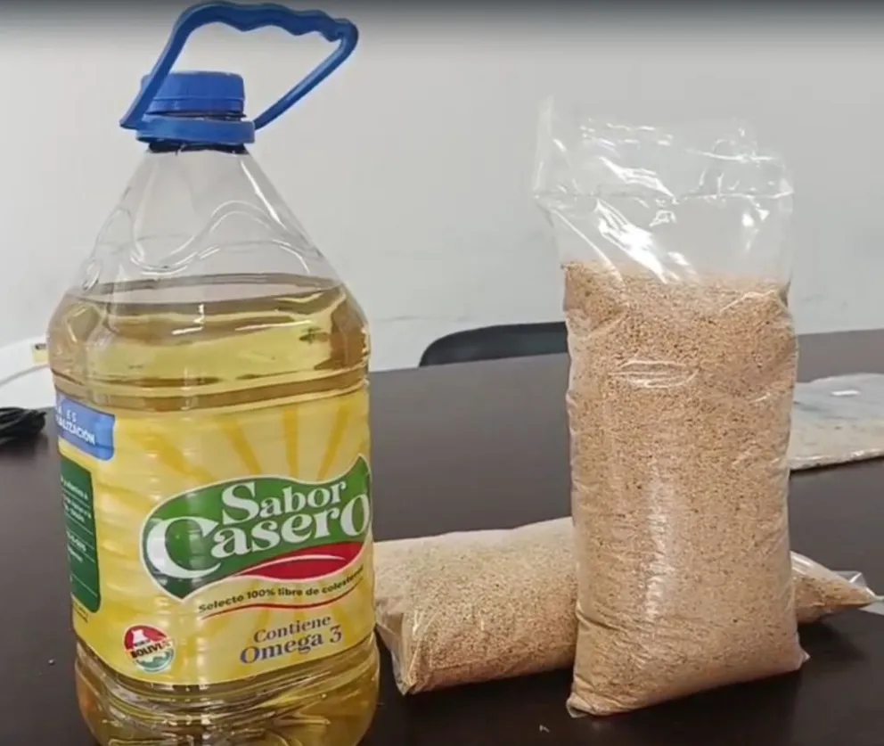 El aceite y la harina que distribuirá Emapa Foto: ABI