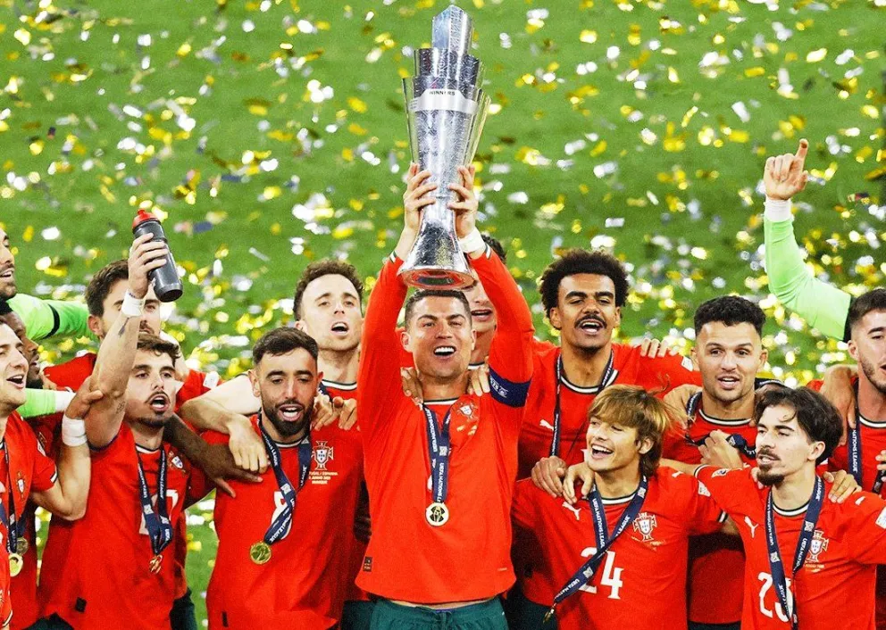 El festejo de los lusitanos a la cabeza de Cristiano Ronaldo. Foto: UEFA