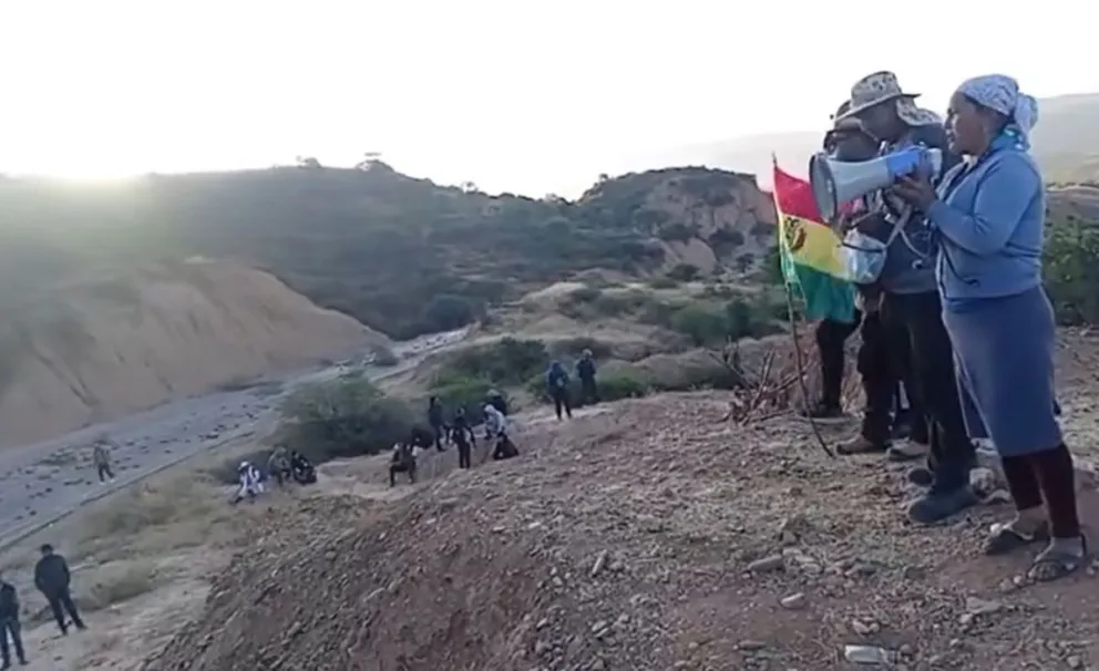 El bloqueo en el sector de Parotani, este lunes. Foto: Captura de video