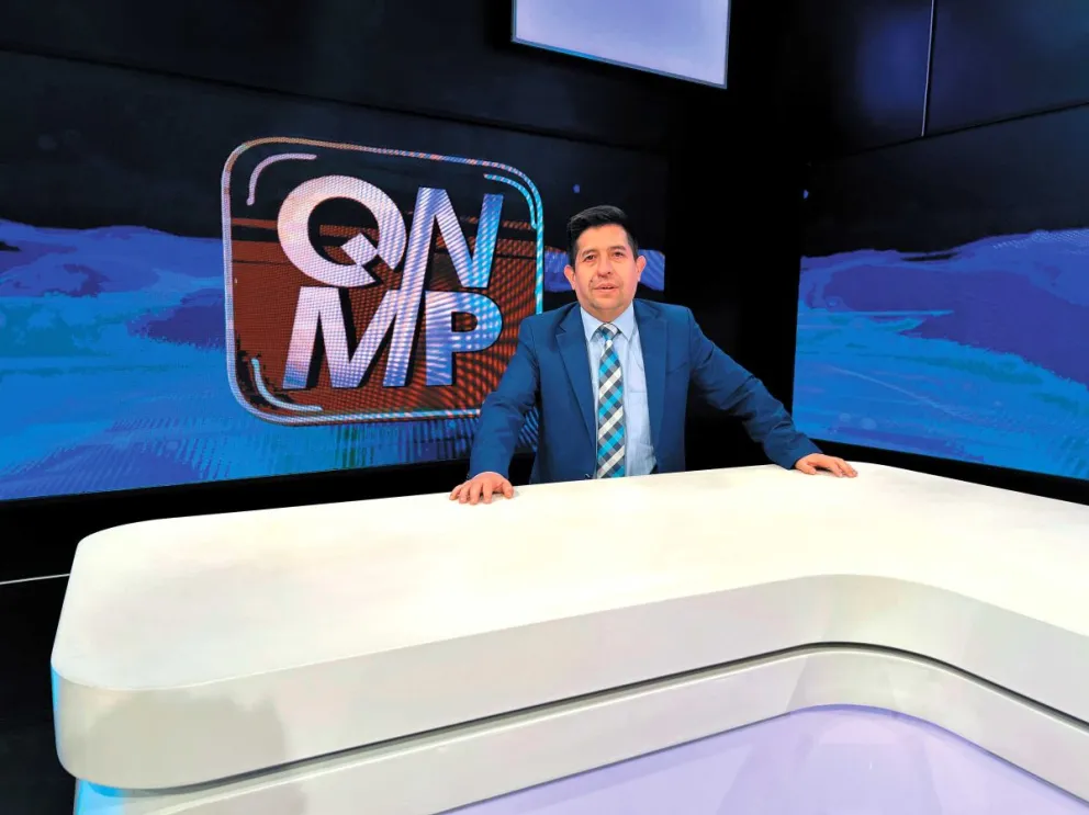 Mauricio "Chipi" Caballero dirigiendo uno de los programas de la Red Uno.