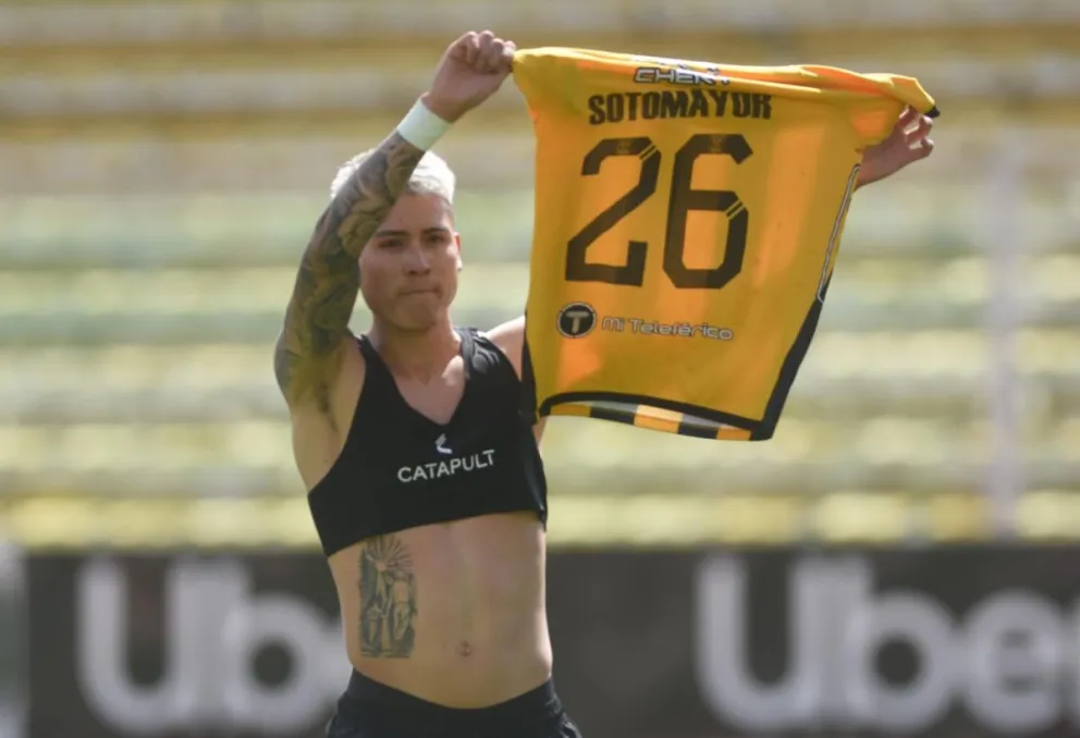 Gabriel Sotomayor, mostrando su camiseta, festeja uno de los últimos goles que hizo para el Tigre en 2024. Foto: APG