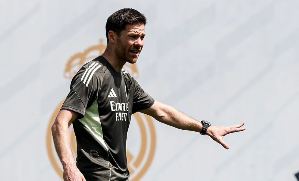 Alonso dirige su primera práctica en el conjunto blanco. Foto: Real Madrid.