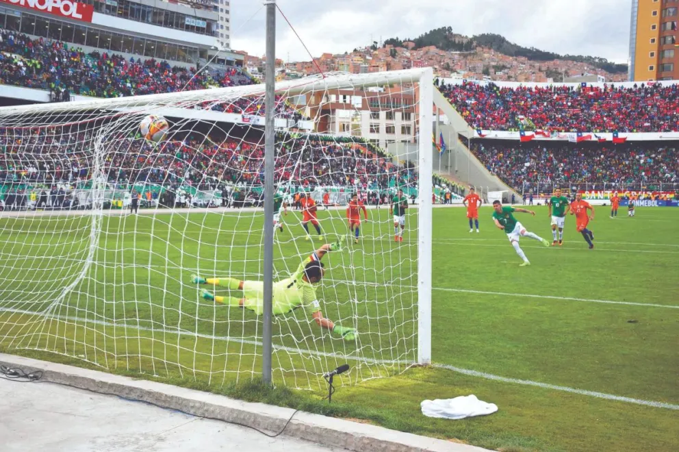 El gol de penal de Arce, en el triunfo que se consiguió hace ocho años en el Siles. Foto: LT