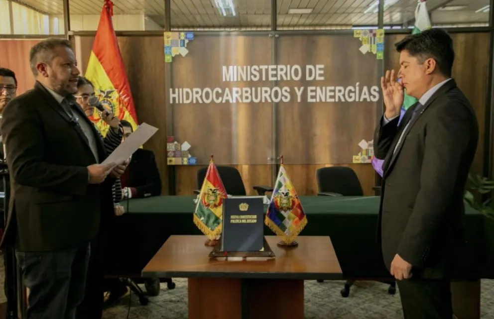 Posesión del nuevo presidente de ENDE. Foto: MHE