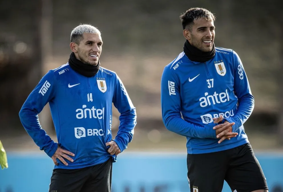 Jugadores de la selección uruguaya en el trabajo del lunes. Foto: AUF.