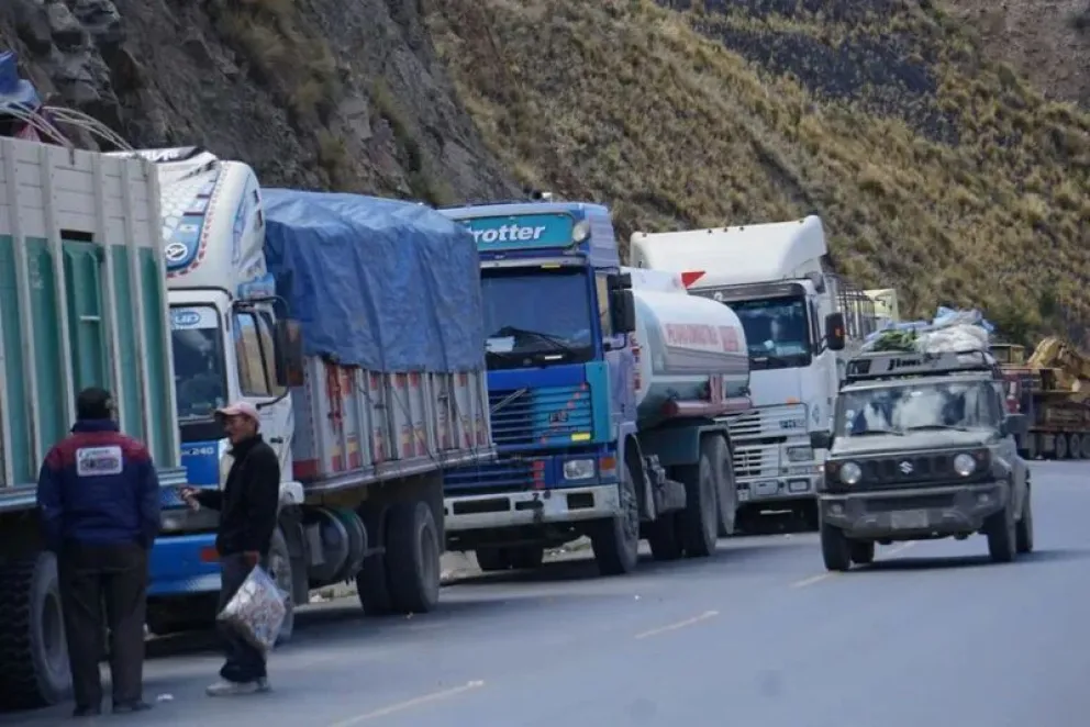 Los bloqueos de caminos perjudican al sector productivo y miles de camiones no pueden movilizarse. Foto: ABI