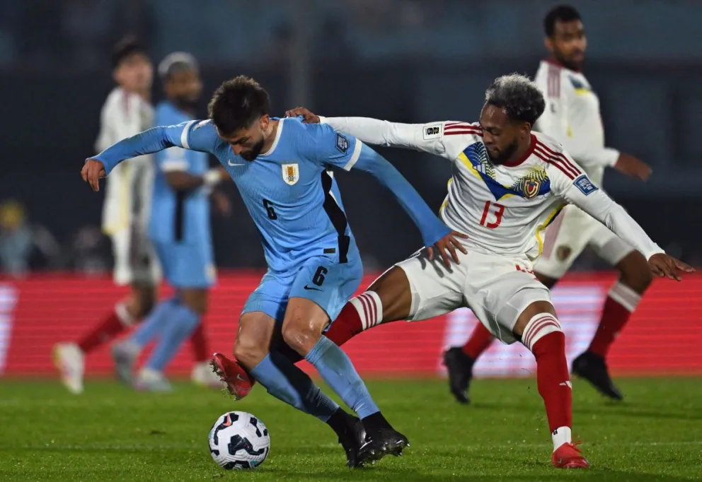 Incidencia entre Uruguay (de celeste) y Venezuela. Foto: Conmebol.