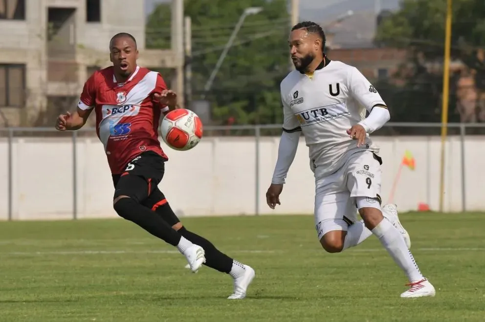 Un partido anterior entre Nacional (de rojo) y FC Universitario. Foto: APG.
