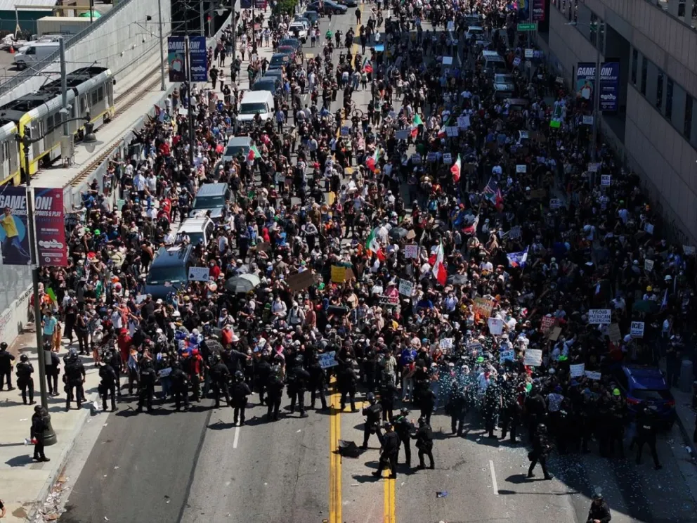 Las redadas y protestas se extendieron Nueva York, Dallas, San Francisco, Filadelfia, Portland y Boston. Foto: @Latitud21mx
