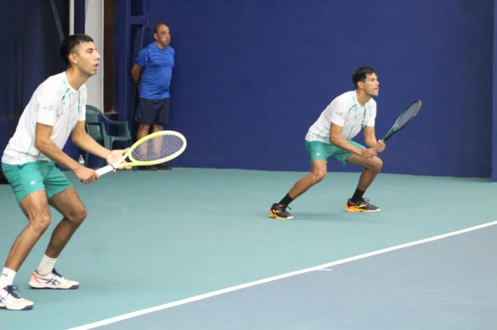 La dupla nacional durante su partido. FotoCrédito: Prensa FCT