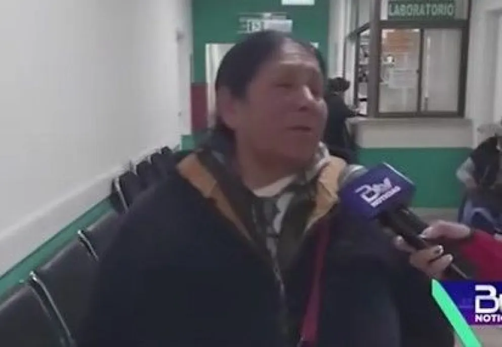 La madre de uno de los policías asesinado.    Foto: captura BTV