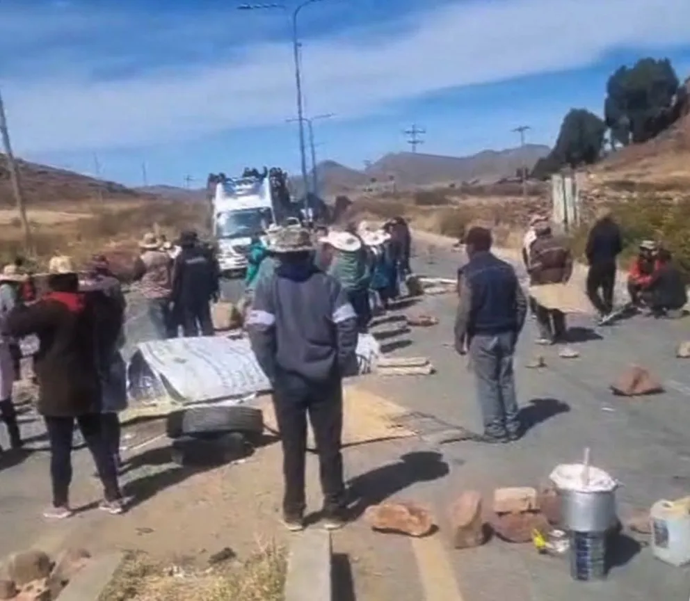 Un punto de bloqueo en Llallagua. Foto: APG
