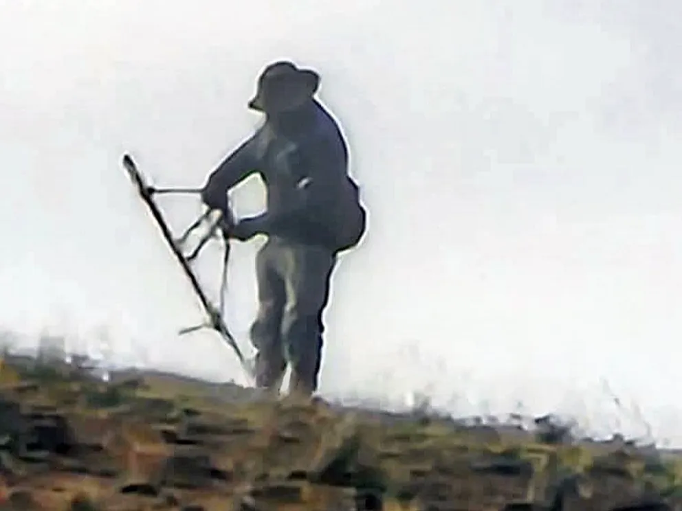 Imagen de un manifestante portando un rifle. Foto: RRSS