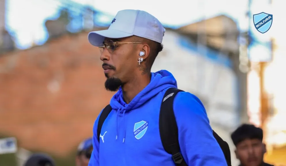 Gomes previo a un partido con el plantel celeste. Foto: Club Bolívar.