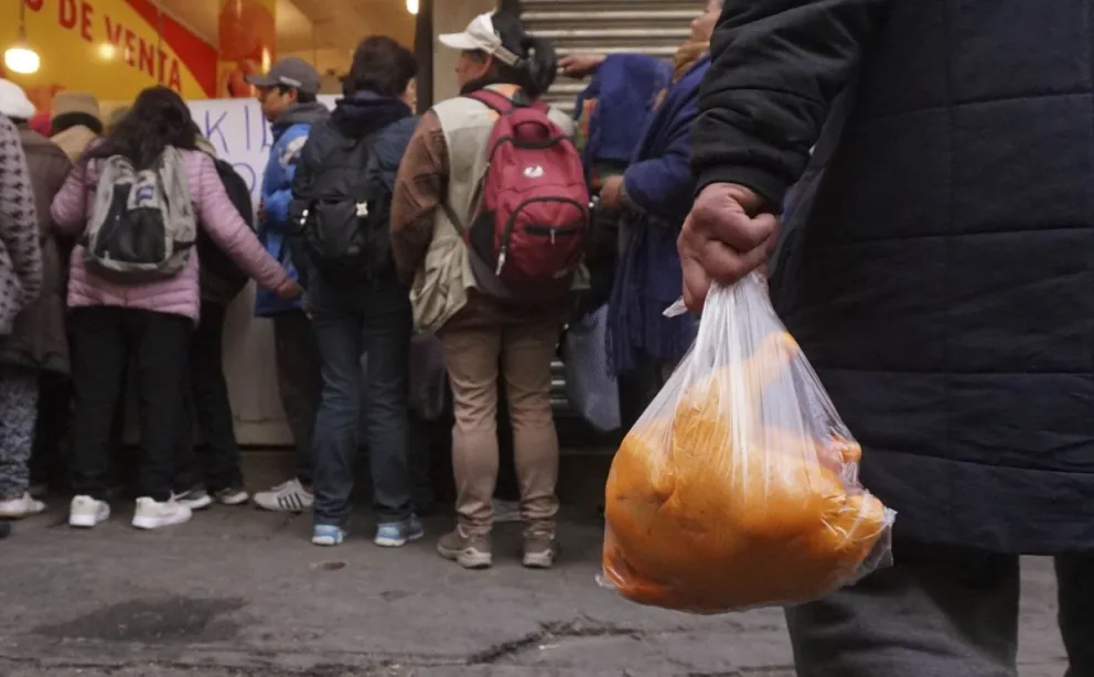 Debido a los bloqueos la carne de pollo se disparó de precio. Foto: APG 