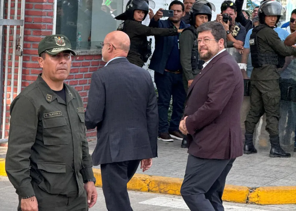 Doria Medina ingresa a la cumbre. FOTO: Unidad