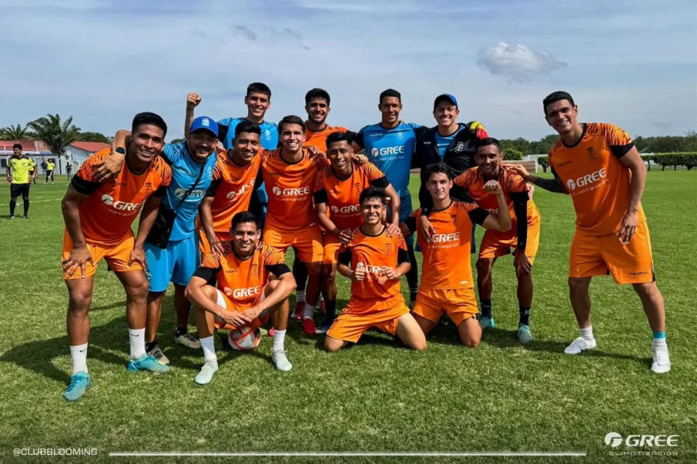 Los blooministas en el cierre de entrenamientos en su sede. Foto: CB