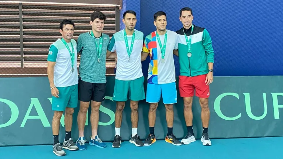 El equipo nacional con sus medallas. Foto: Prensa FCT.